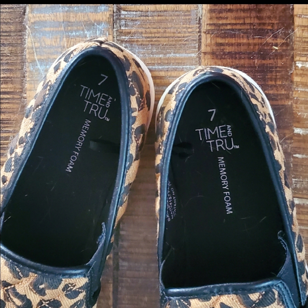 Leopard Print‎ Sneakers - Picture 4 of 7